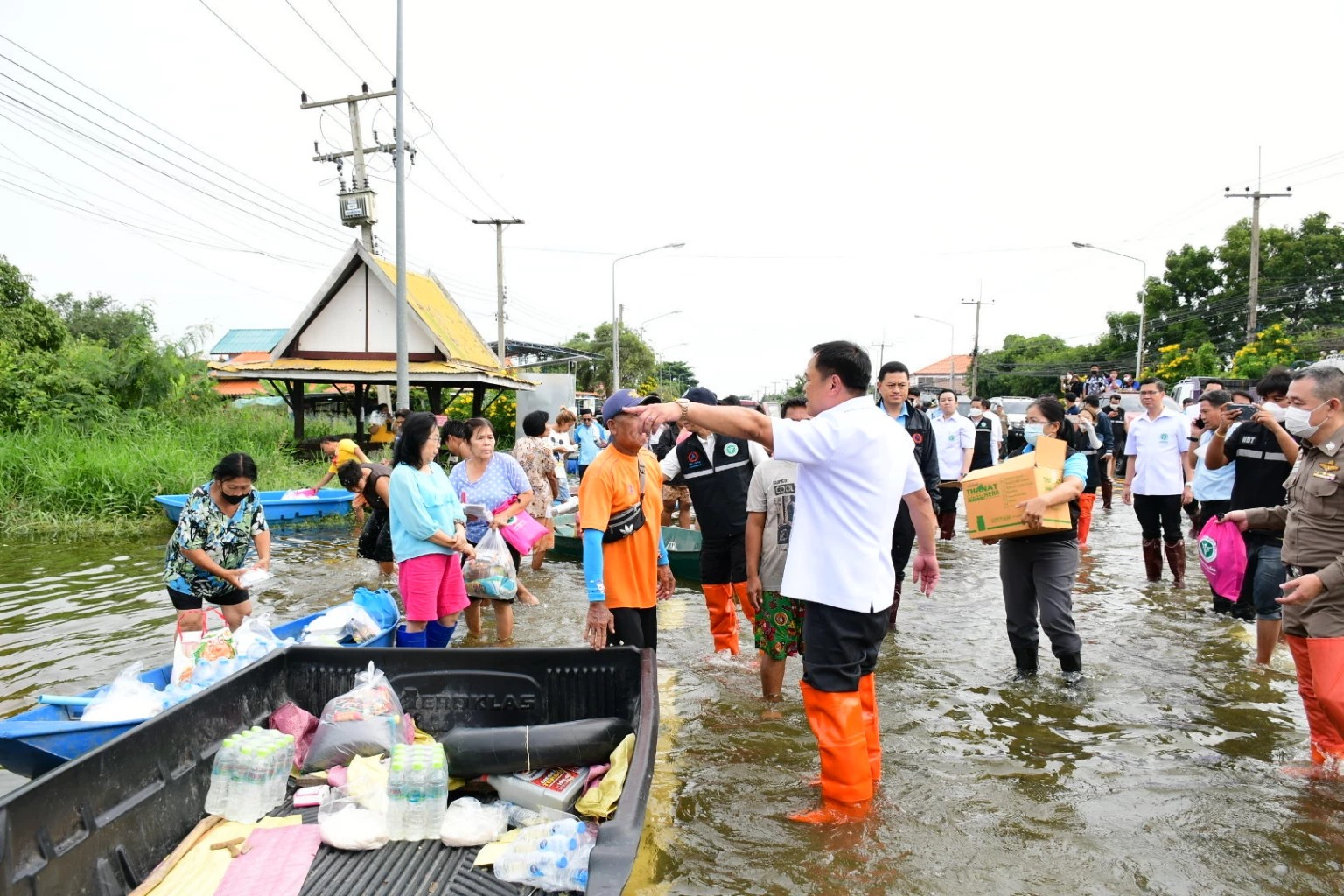 “อนุทิน” ขอ กกต. คลายกฎเหล็ก เพื่อให้นักการเมืองช่วยเหลือ ปชช.ได้เต็มที่