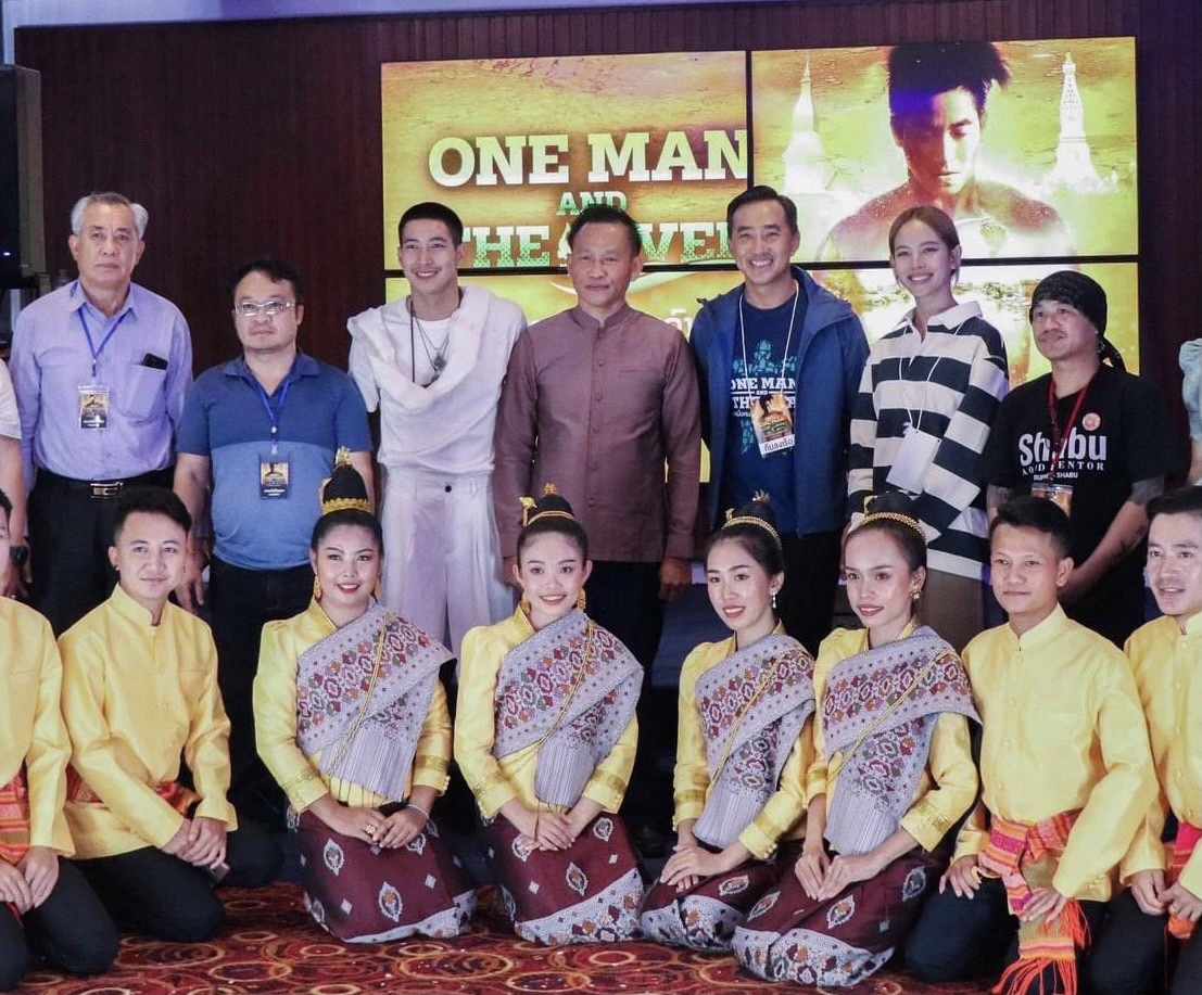 ทางการแขวงคำม่วน จัดพิธีต้อนรับโตโน่ และมอบใบประกาศเกียรติคุณ