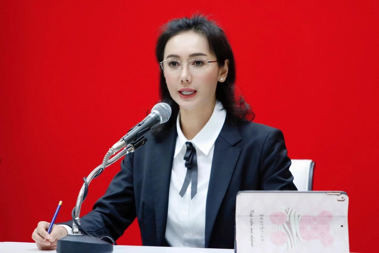 ลิณธิภรณ์ วริณวัชรโรจน์ รองเลขาธิการพรรคเพื่อไทย