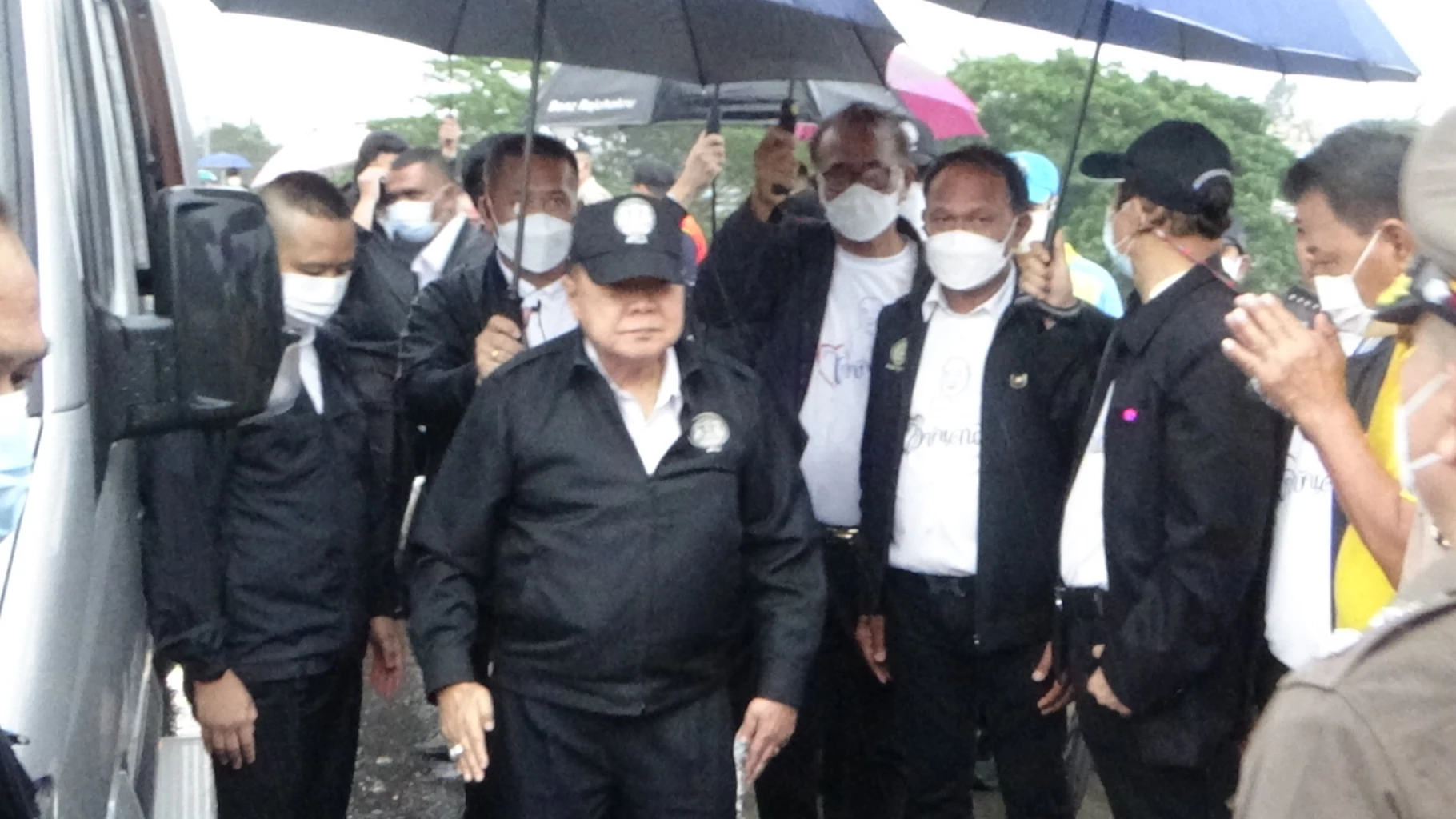 "บิ๊กป้อม" ลุยน้ำท่วม "ชัยนาท-อยุธยา" พร้อมสั่งการเร่งแก้ปัญหาน้ำท่วม