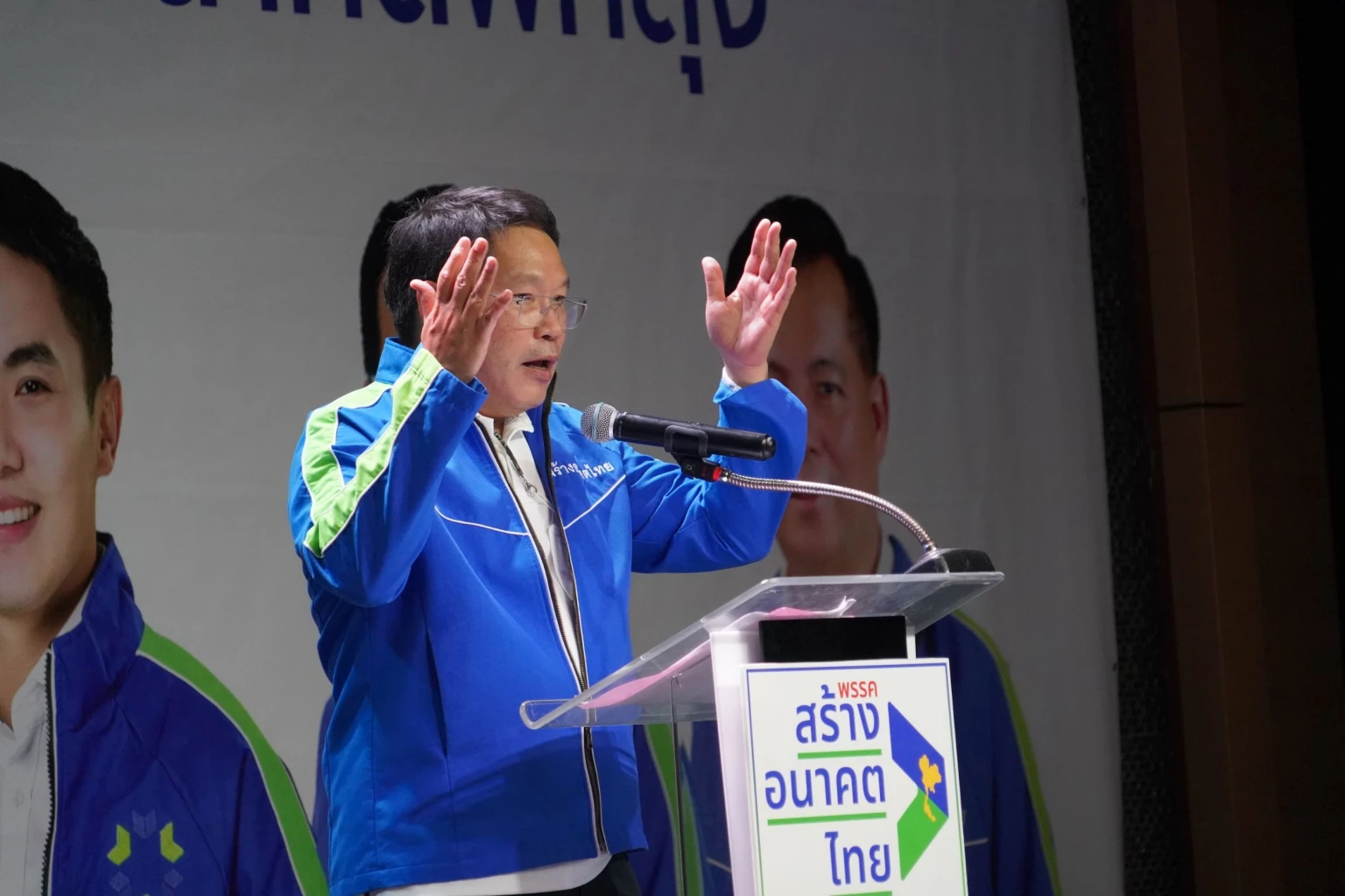 อุตตม สาวนายน หัวหน้าพรรคสร้างอนาคตไทย