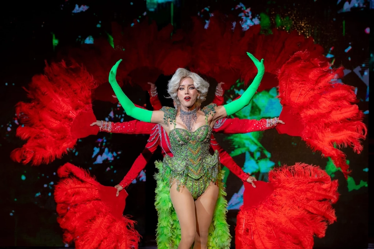 การแสดงสุดยิ่งใหญ่ ตระการตา @ ทิฟฟานี่โชว์ พัทยา