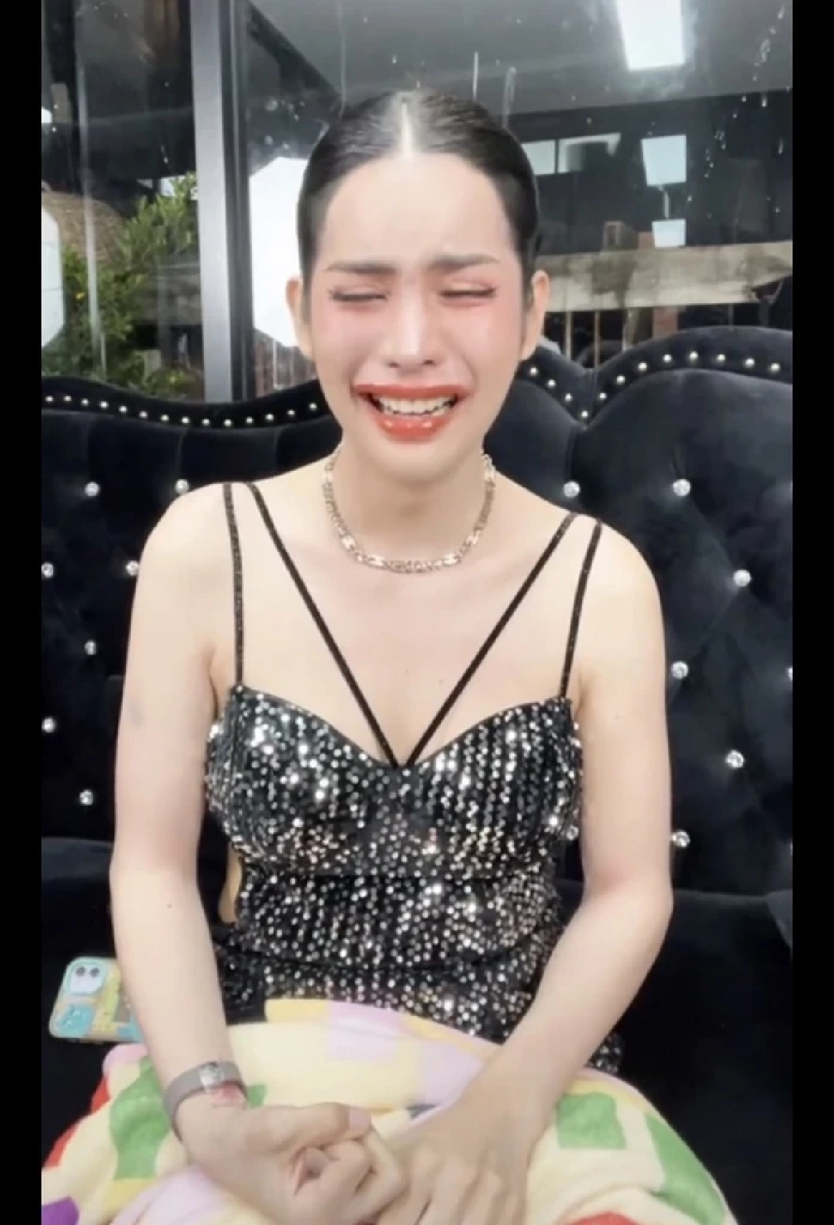 "นารา เครปกะเทย" ถูกลอตเตอรี่ ชุดใหญ่ 200 กว่าใบ หลังเจอ มรสุมข่าวหนัก 