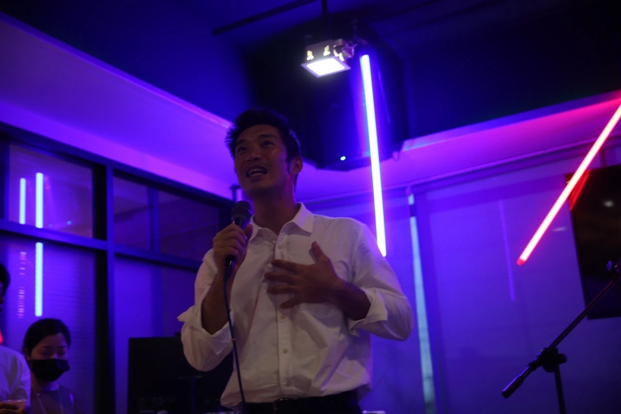 นายธนาธร จึงรุ่งเรืองกิจ