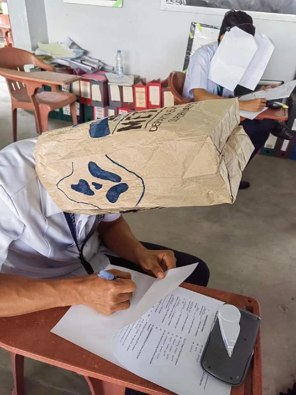 หมวกกันลอกข้อสอบของนศพ ฟิลิปปินส์