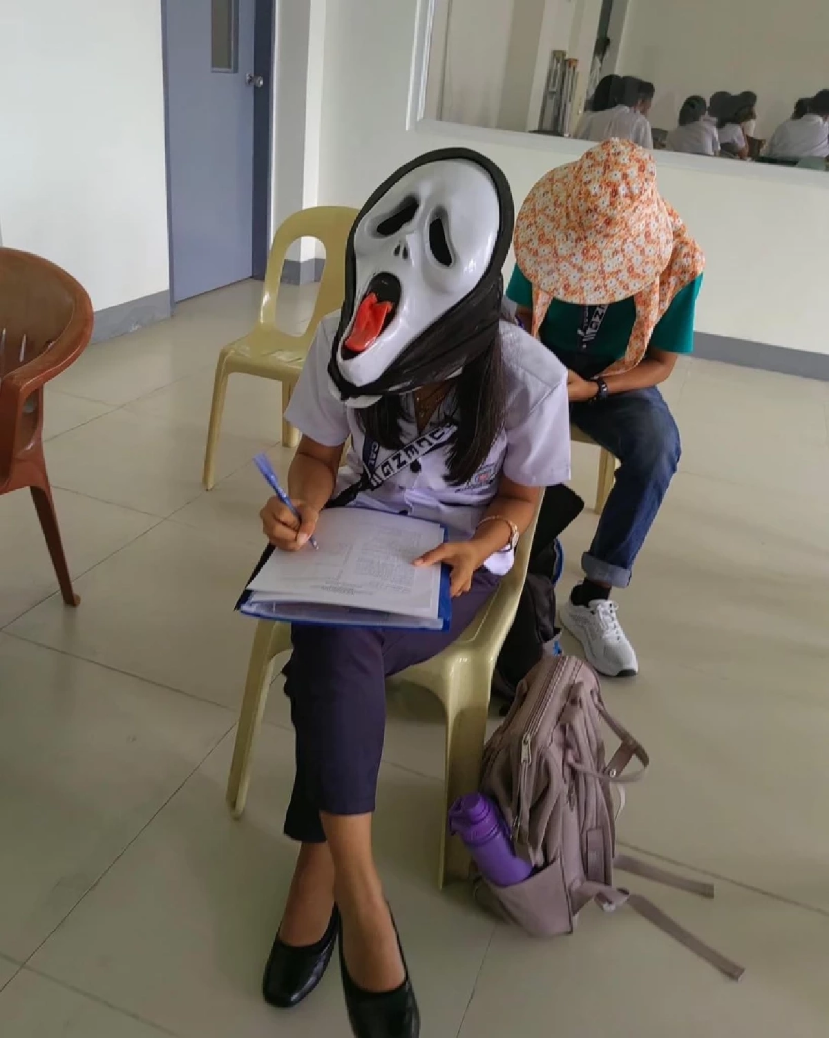  ไวรัล หมวกกันลอกข้อสอบนศ.ฟิลิปปินส์