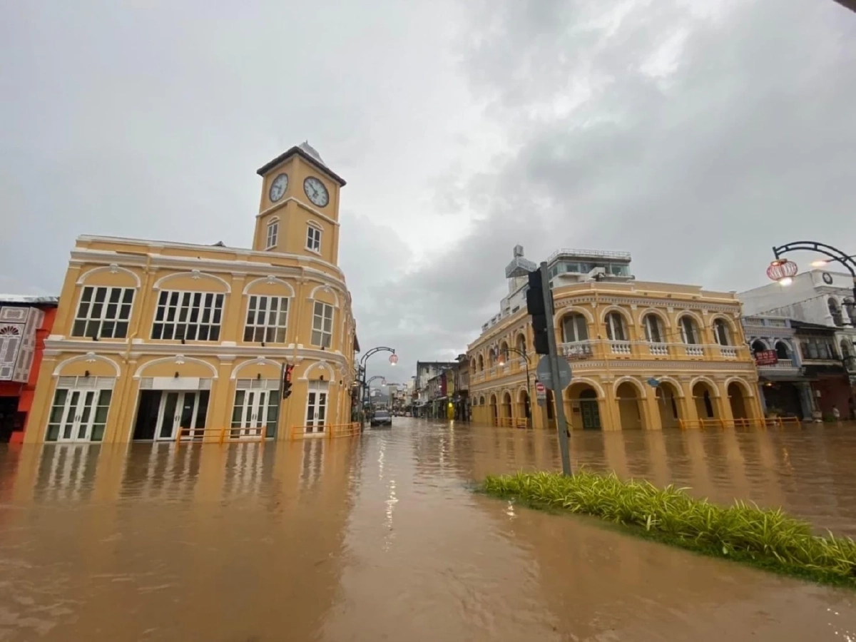 “ภูเก็ต” อ่วมทั้งเมือง หลังฝนตกหนักตั้งแต่ดึกยันเช้า