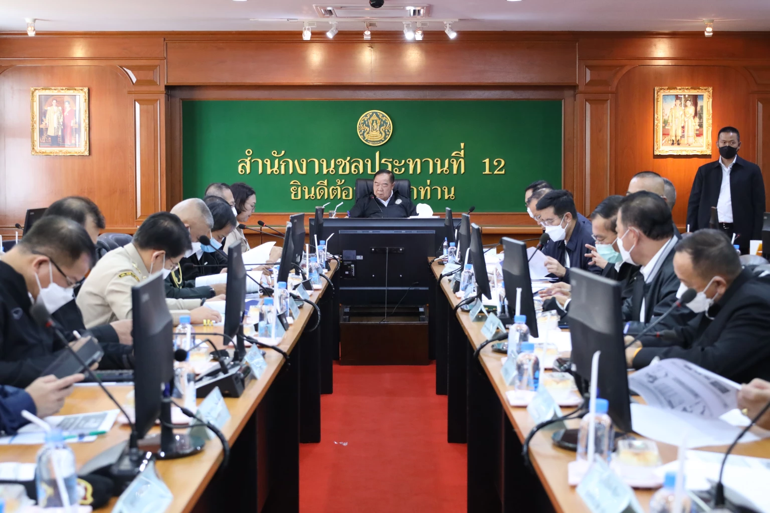 "บิ๊กป้อม" ลุยน้ำท่วม "ชัยนาท-อยุธยา" พร้อมสั่งการเร่งแก้ปัญหาน้ำท่วม