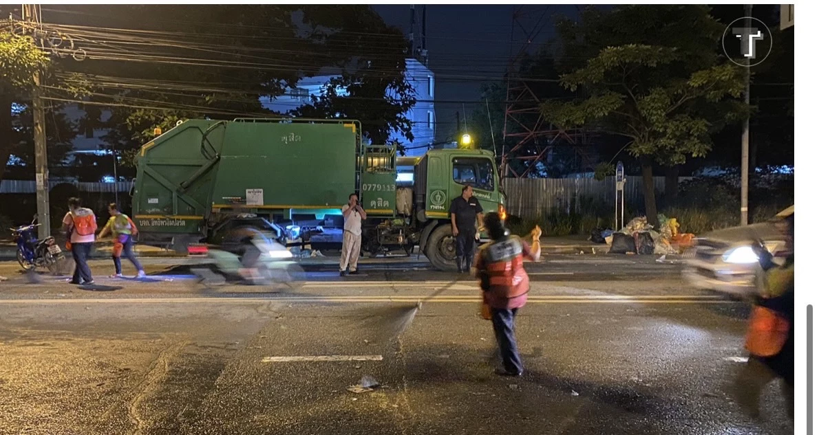 พนักงานกวาดถนน หลังการชุมนุม 