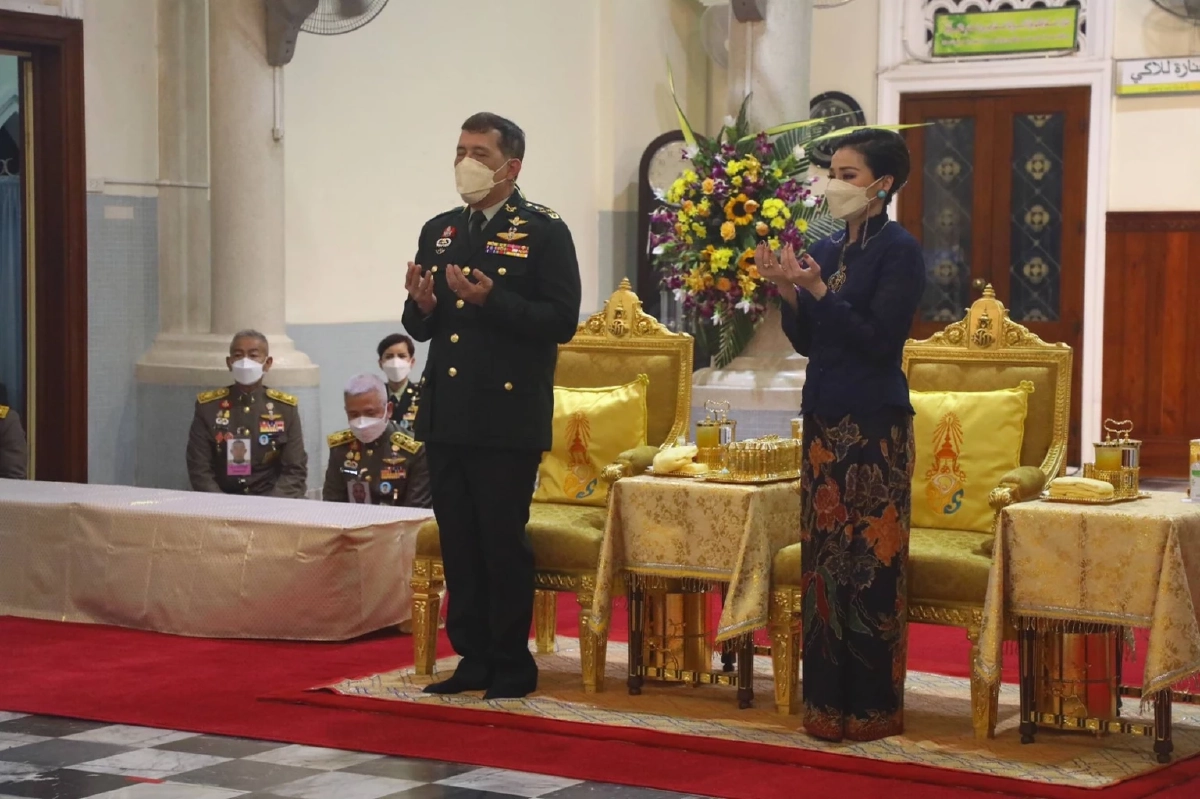 ในหลวง-พระราชินี พระราชทานรางวัลการทดสอบการอัญเชิญพระมหาคัมภีร์อัลกุรอาน ณ มัสยิดกลาง จ.ปัตตานี