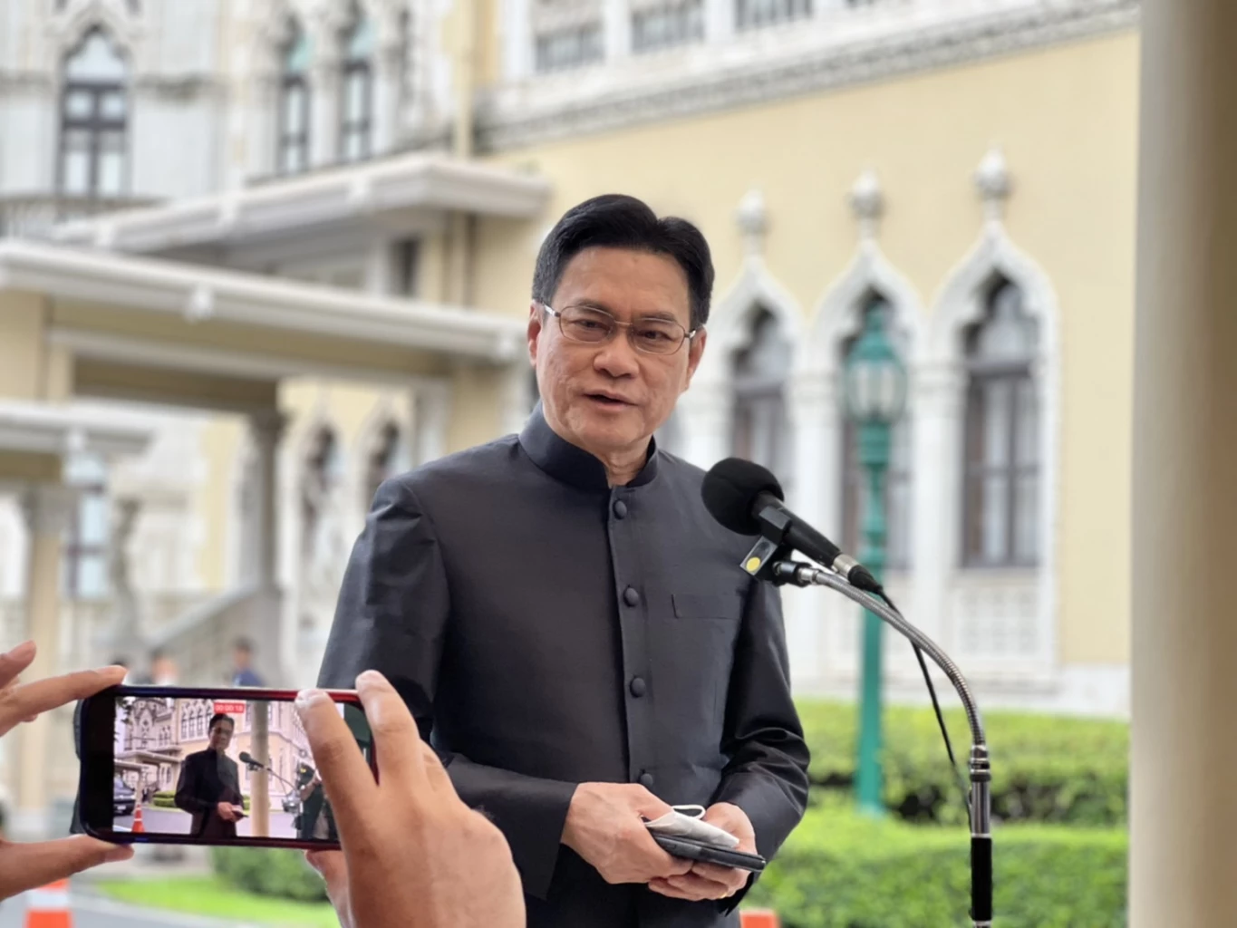 จุรินทร์ ลักษณวิศิษฐ์ หัวหน้าพรรคประชาธิปัตย์  