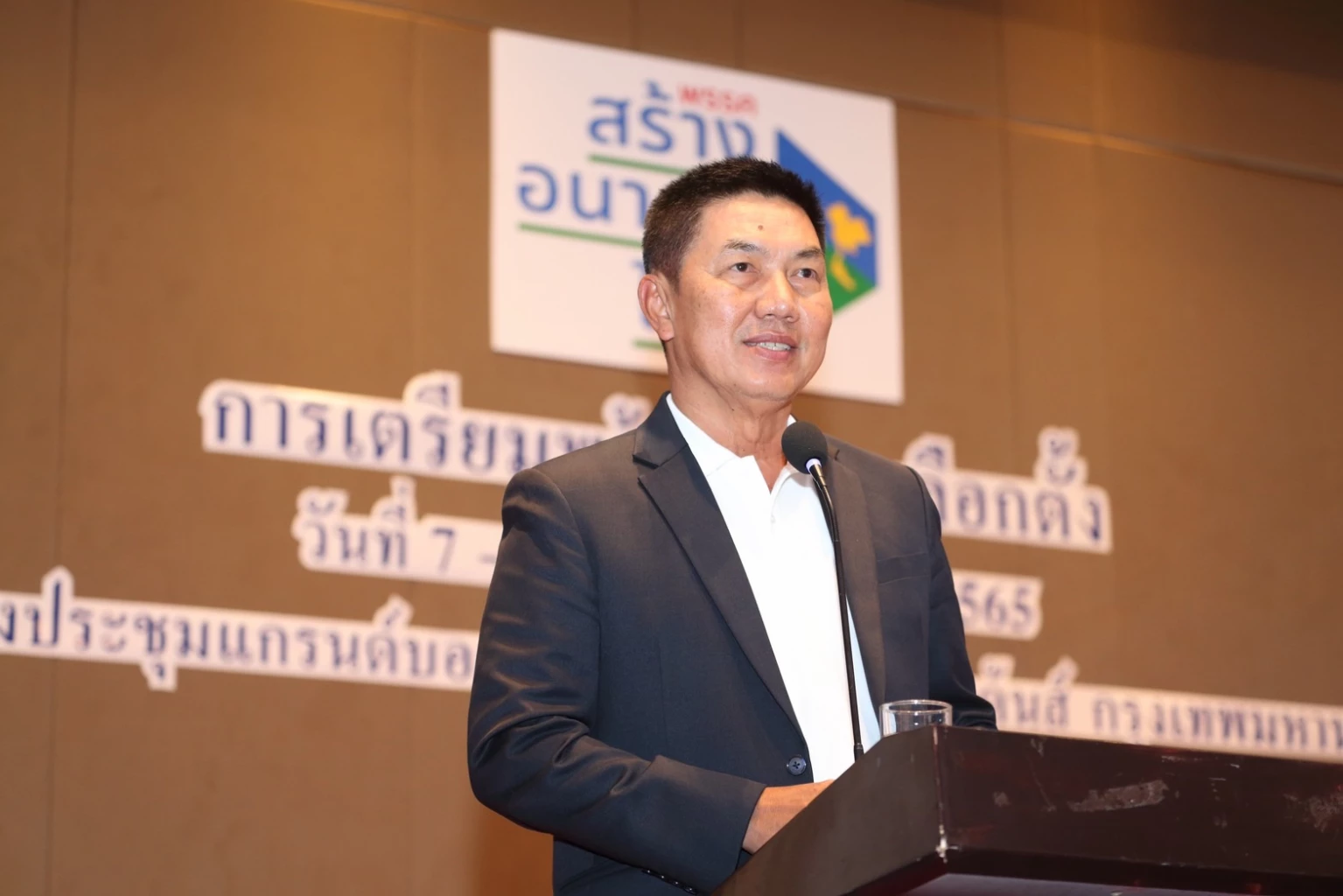 นริศ เชยกลิ่น รองหัวหน้าและโฆษกพรรคสร้างอนาคตไทย 