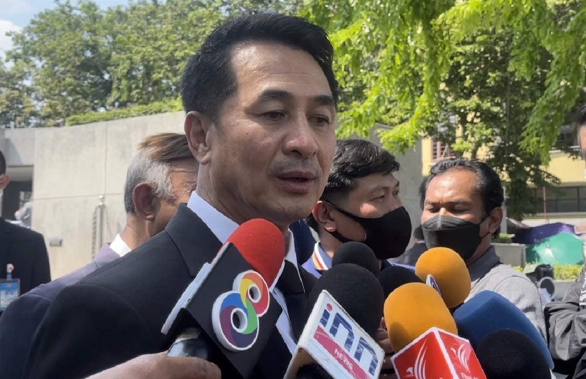  นพ.ชลน่าน ศรีแก้ว หัวหน้าพรรคเพื่อไทย 