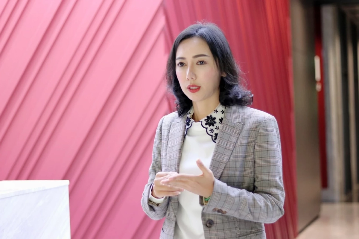 ลิณธิภรณ์ วริณวัชรโรจน์ รองเลขาธิการพรรคเพื่อไทย