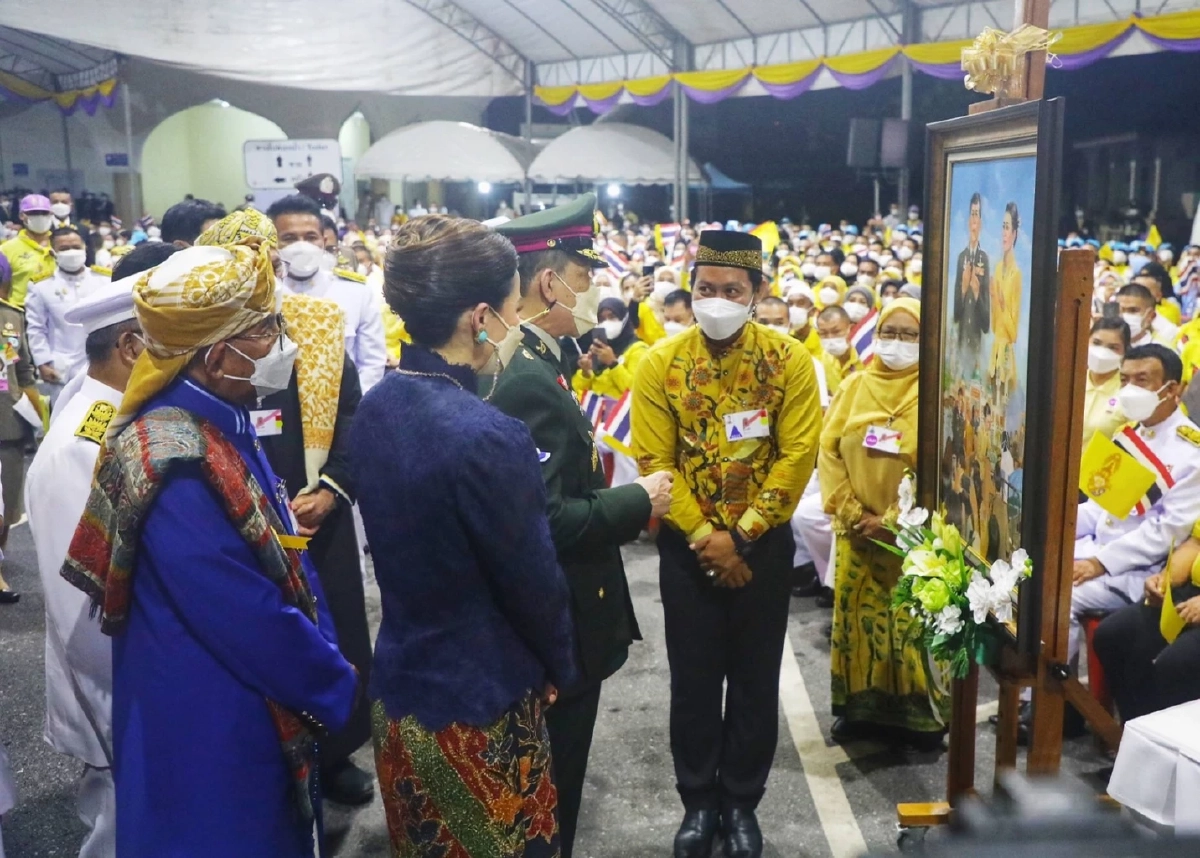 ในหลวง-พระราชินี พระราชทานรางวัลการทดสอบการอัญเชิญพระมหาคัมภีร์อัลกุรอาน ณ มัสยิดกลาง จ.ปัตตานี