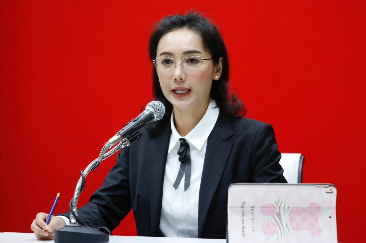 ดร.ลิณธิภรณ์ วริณวัชรโรจน์ รองเลขาธิการพรรคเพื่อไทย