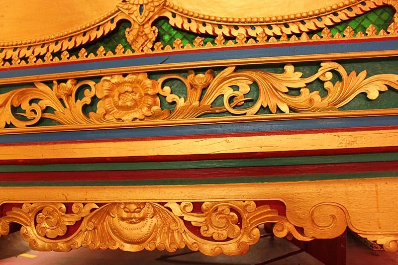 ธรรมาสน์โบราณ &nbsp;ของ วัดเดิมบาง (คงคาราม)