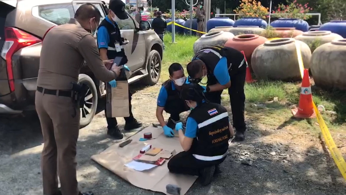 หนุ่มใหญ่เสี่ยสิ่งทอ จอดรถหน้าวัด "ยิงตัวเองดับ" คาดปมปัญหาธุรกิจ