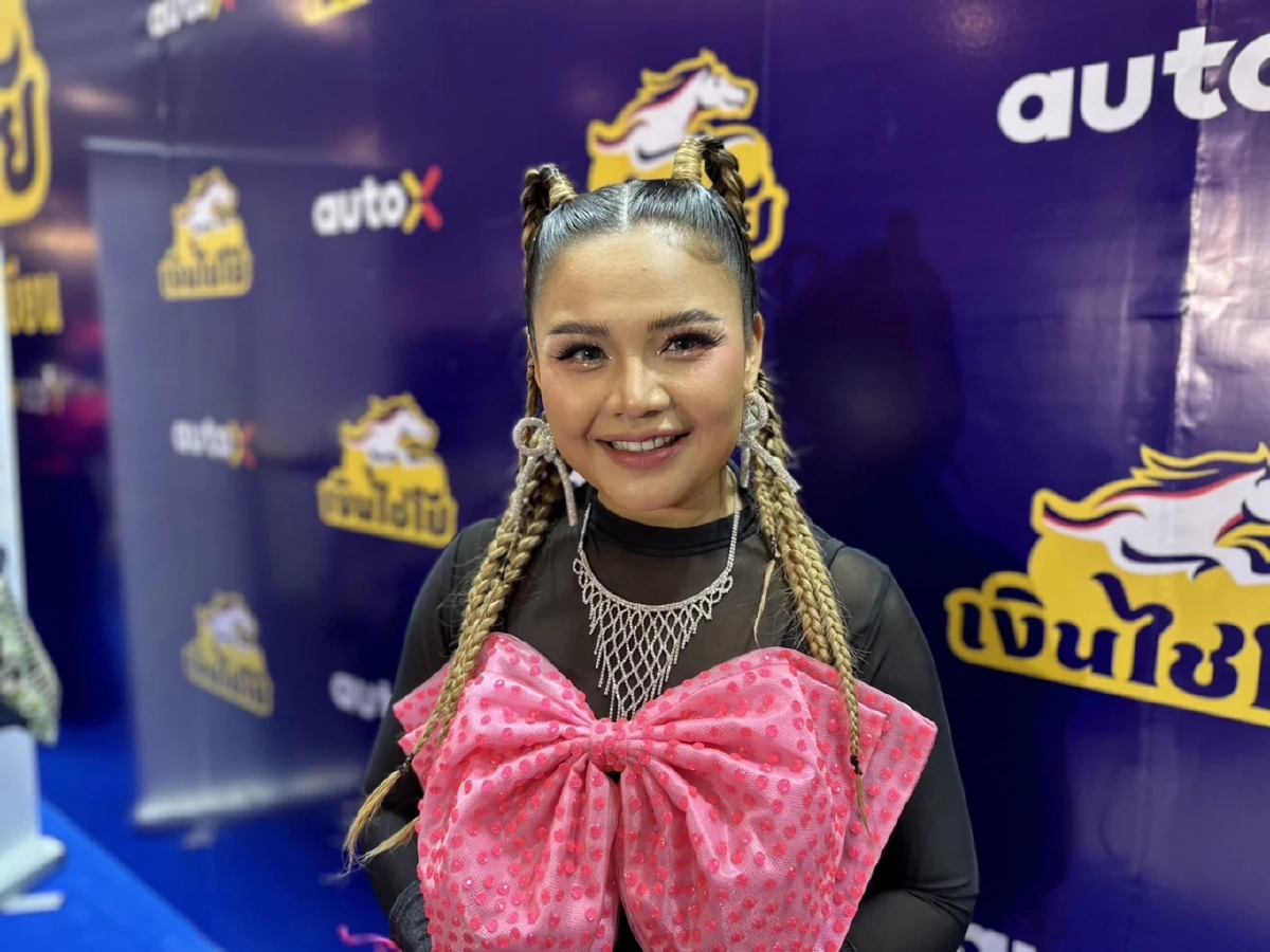 "ตั๊กแตน ชลดา" ไม่ให้ค่า คว่ำปากใส่ เจอคนด่าสวยสู้รุ่นน้องไม่ได้