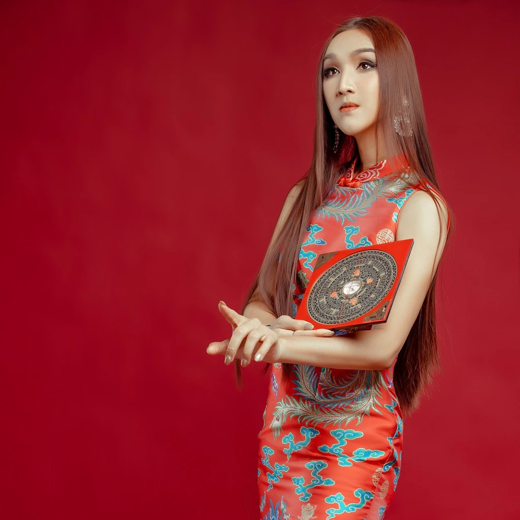 ตงฟางซินแซ นางพญาโหงวเฮ้ง ราชินีโหราศาสตร์จีน