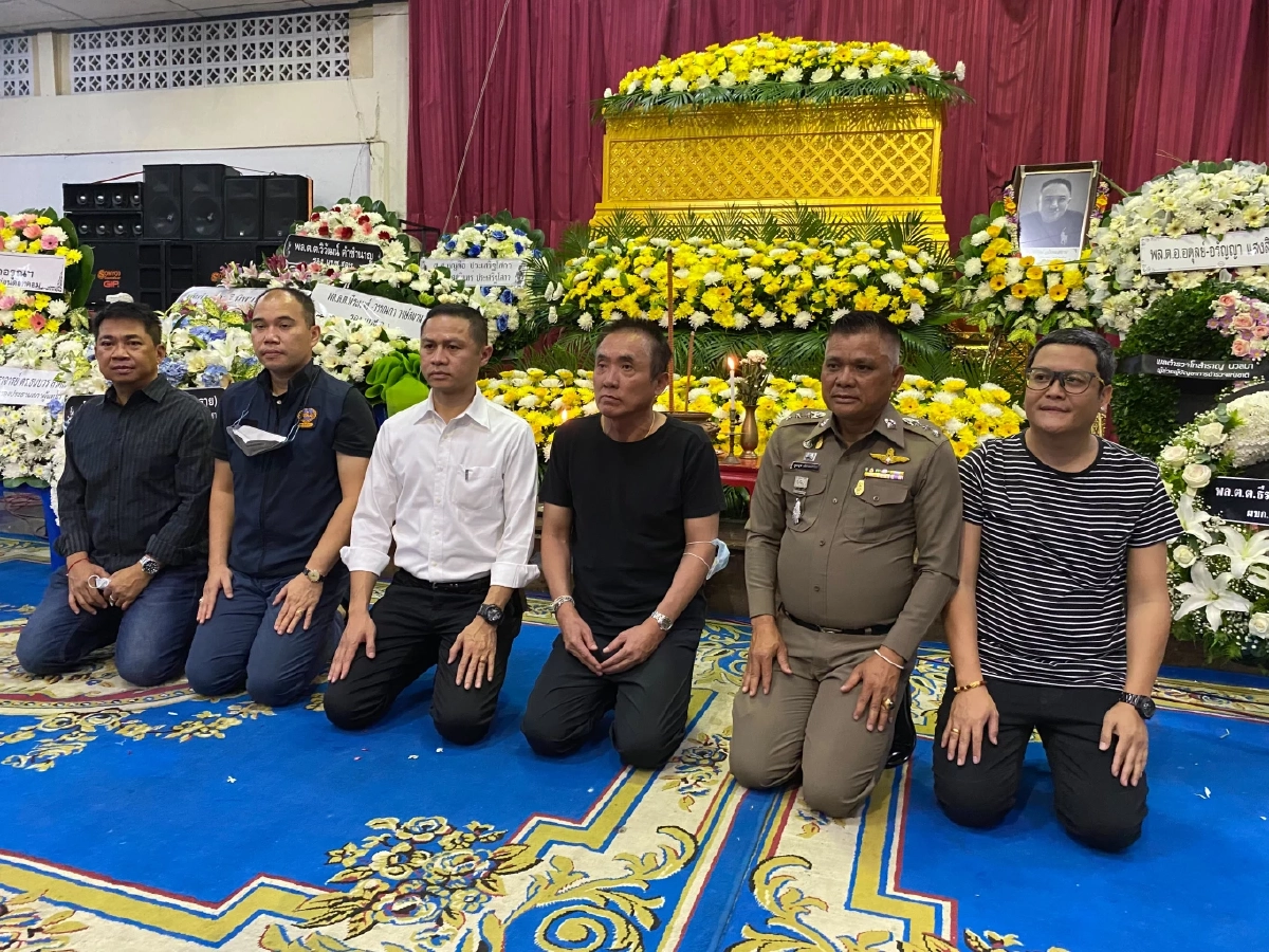 ครอบครัว และ พวกพ้องน้องพี่  ร่วมส่ง "ชัยรัตน์ วโรดมสถาน" สู่สรวงสวรรค์