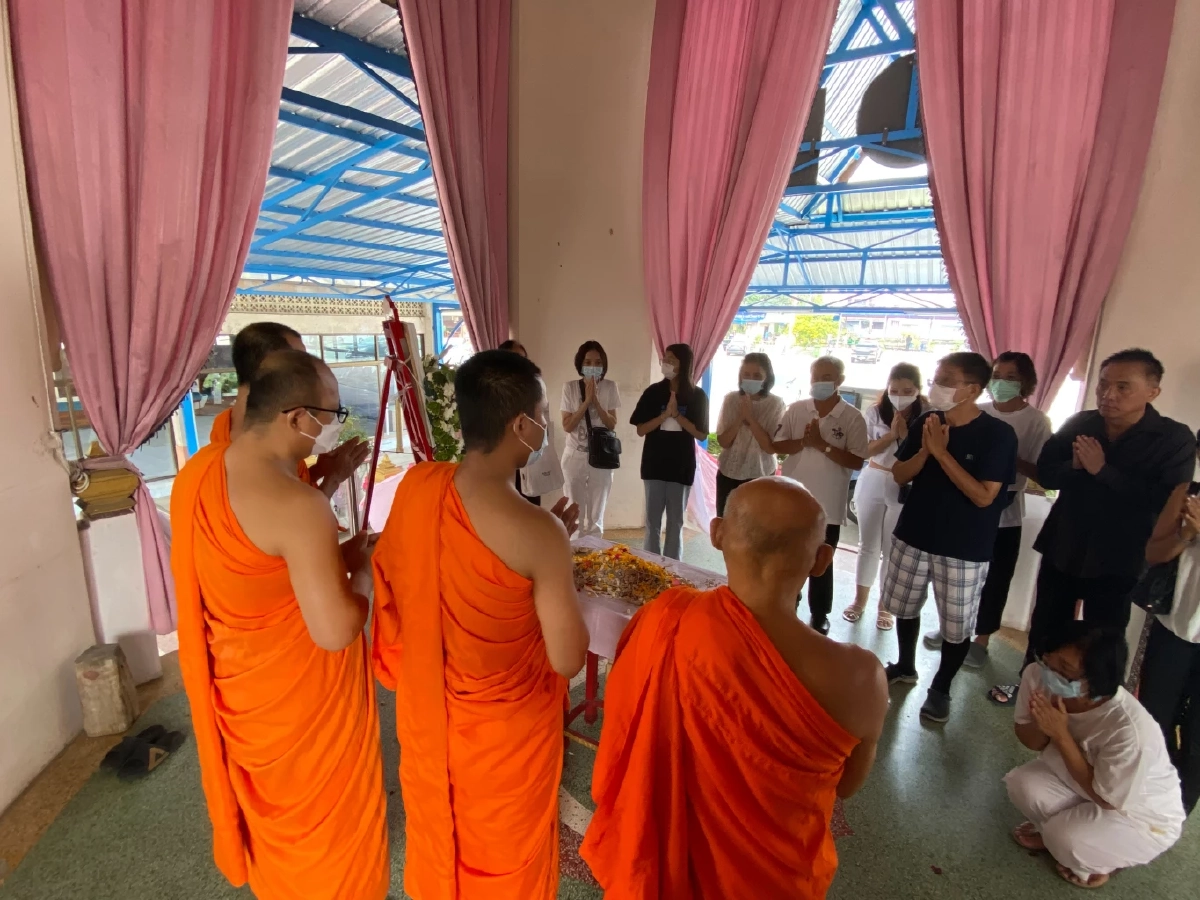 ครอบครัว และ พวกพ้องน้องพี่  ร่วมส่ง "ชัยรัตน์ วโรดมสถาน" สู่สรวงสวรรค์