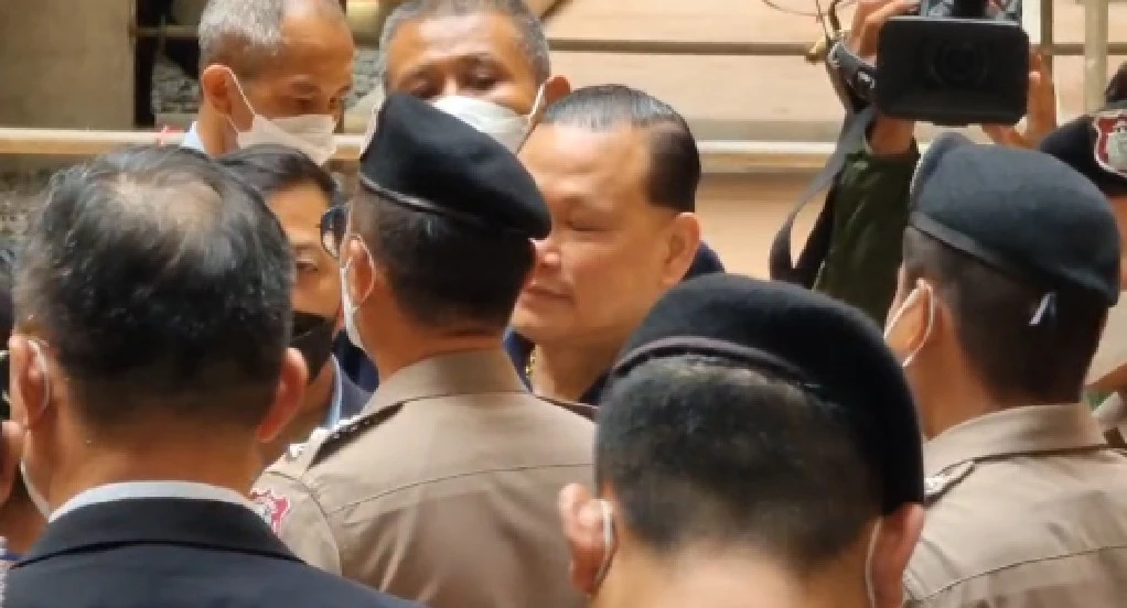 นายสันธนะ ประยูรรัตน์