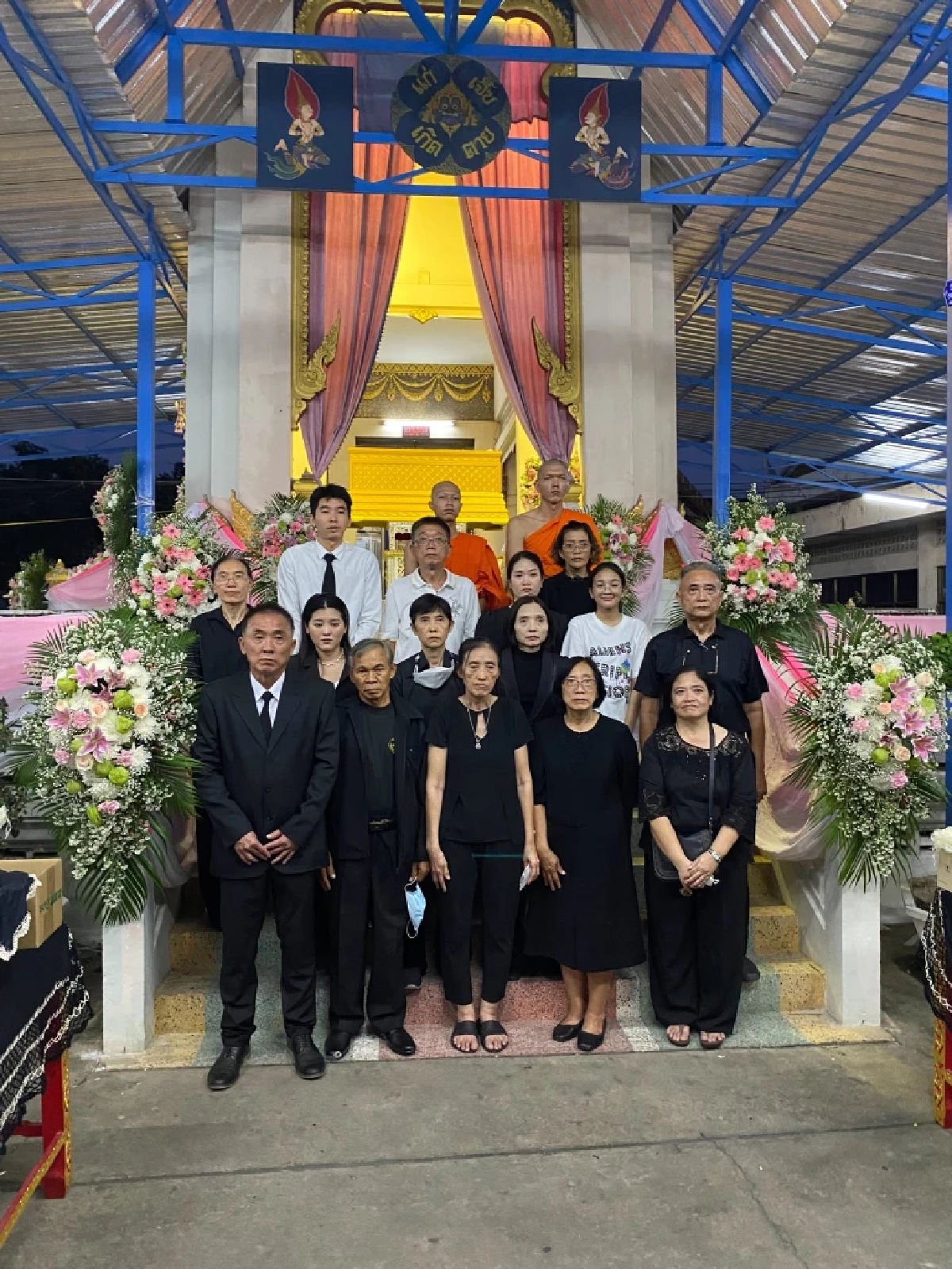 ครอบครัว และ พวกพ้องน้องพี่  ร่วมส่ง "ชัยรัตน์ วโรดมสถาน" สู่สรวงสวรรค์