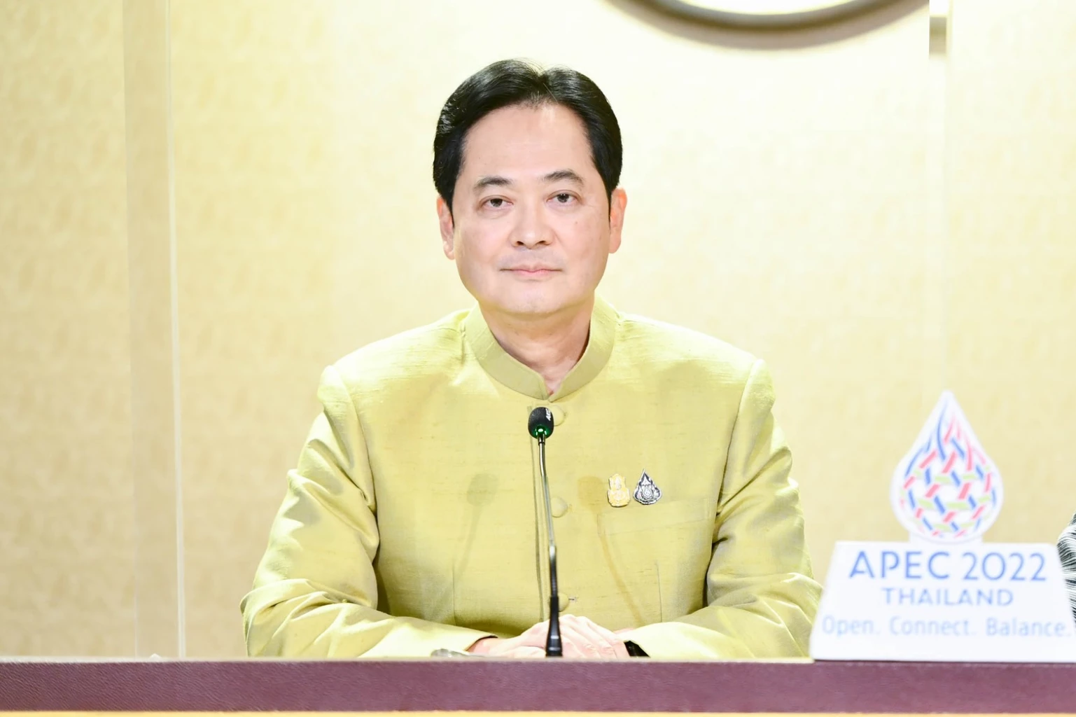 นายอนุชา บูรพชัยศรี โฆษกประจำสำนักนายกรัฐมนตรี 