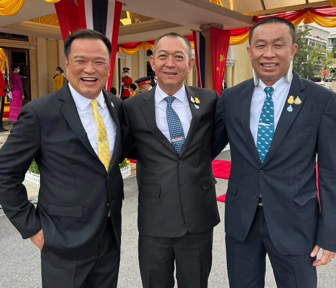 ภาพประกอบจากเฟสบุ๊ค อนุทิน ชาญวีรกูล