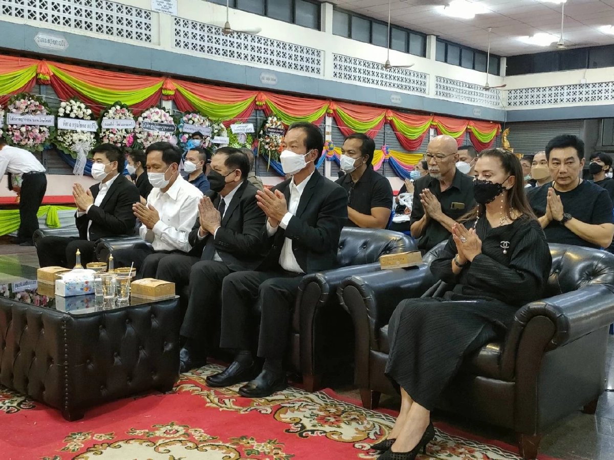 ครอบครัว และ พวกพ้องน้องพี่  ร่วมส่ง "ชัยรัตน์ วโรดมสถาน" สู่สรวงสวรรค์