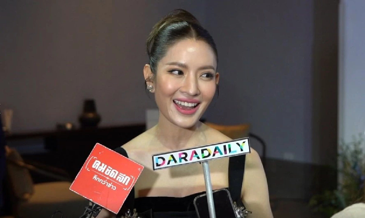 "แอฟ ทักษอร" ขำหนัก เจอ "น้องปีใหม่" แซวแรง "แม่ตำโจ๊กเหรอ?" จนกลายเป็นไวรัล 