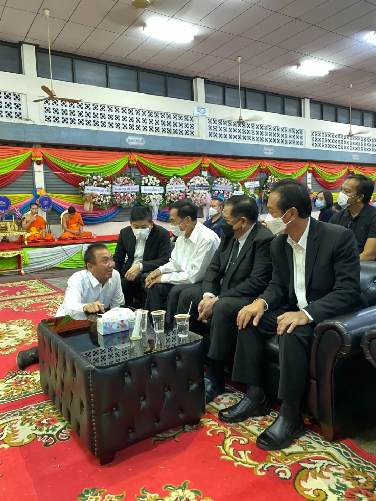 ครอบครัว และ พวกพ้องน้องพี่  ร่วมส่ง "ชัยรัตน์ วโรดมสถาน" สู่สรวงสวรรค์