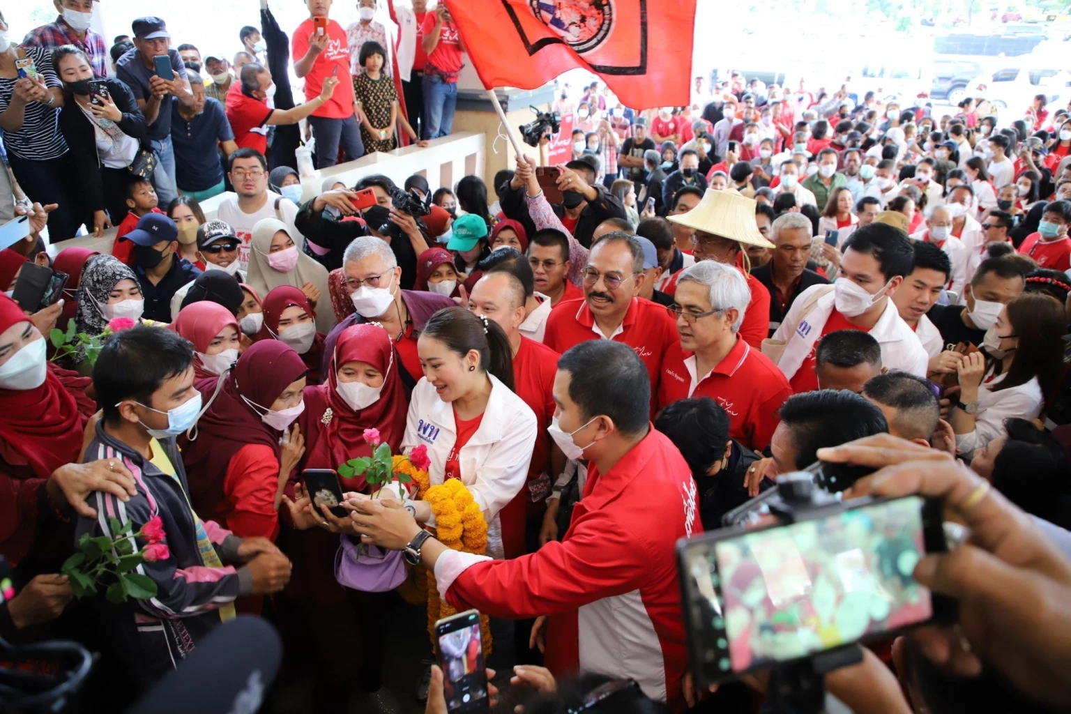 นางสาวแพทองธาร ชินวัตร 