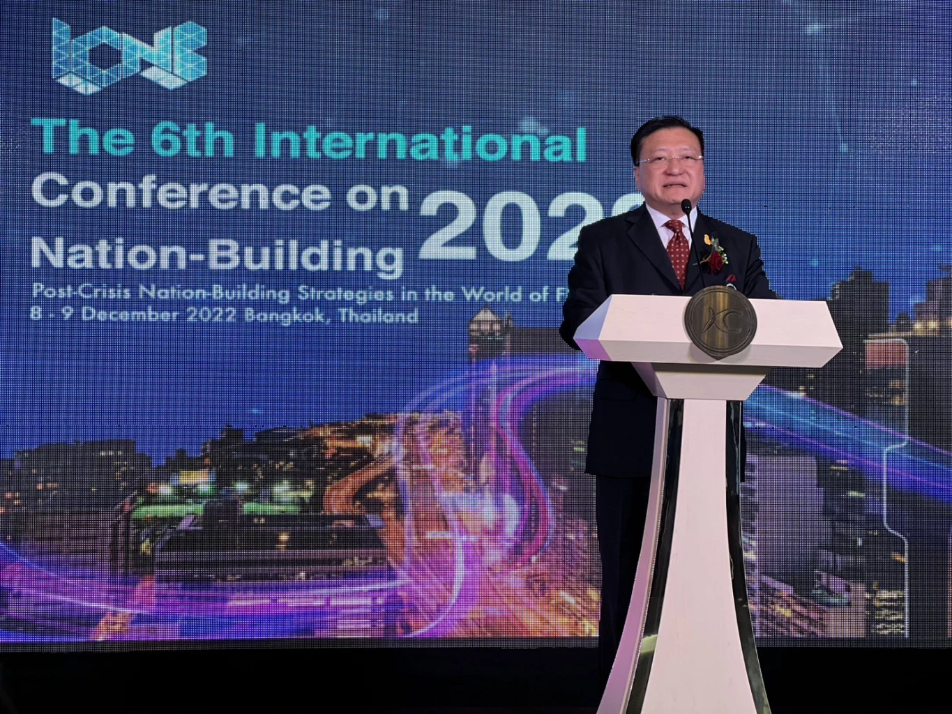 ศ.ดร.เกรียงศักดิ์ เจริญวงศ์ศักดิ์ ประธานสถาบันการสร้างชาตินานาชาติ