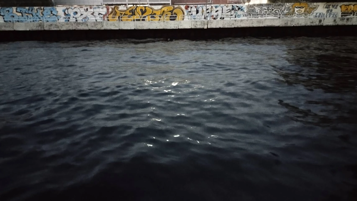 น้ำใน "คลองแสนแสบ" ส่งกลิ่นฉุนและมีสีดำคล้ำ