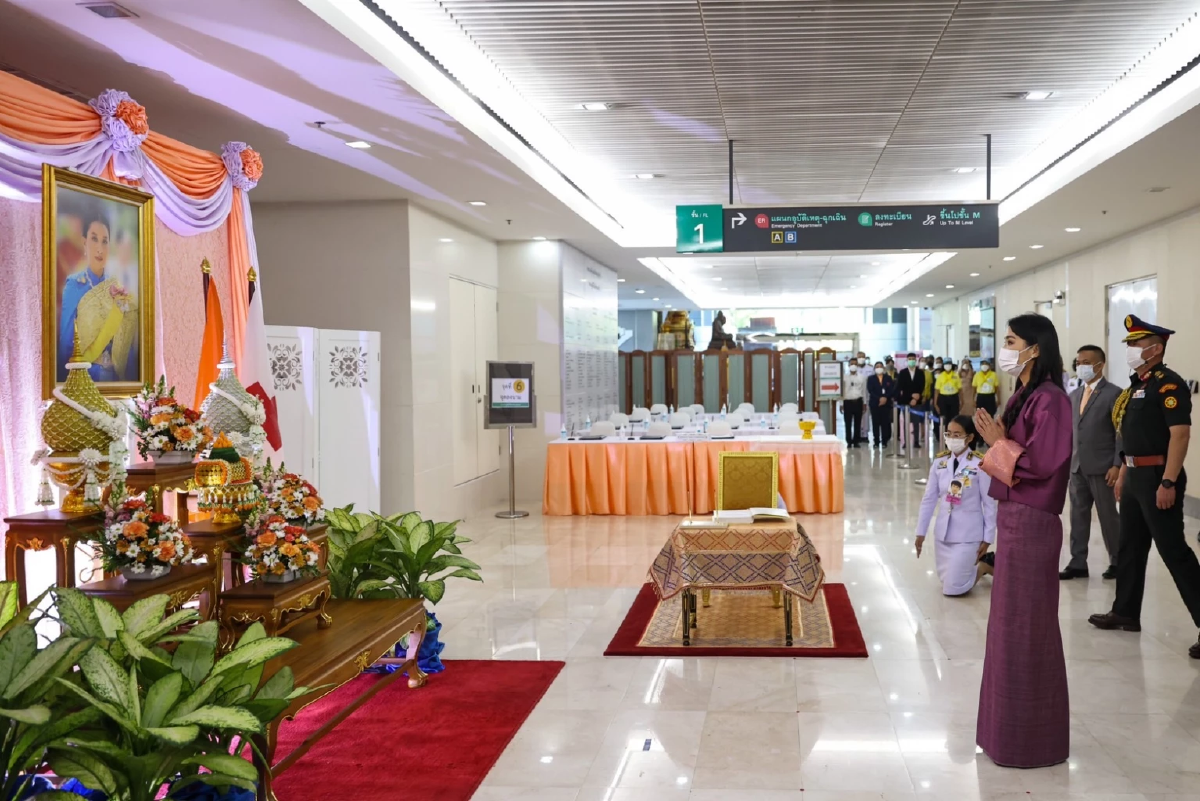 สมเด็จพระราชินีแห่งภูฏาน พระราชทานแจกันดอกไม้เยี่ยม เจ้าฟ้าพัชรกิติยาภาฯ