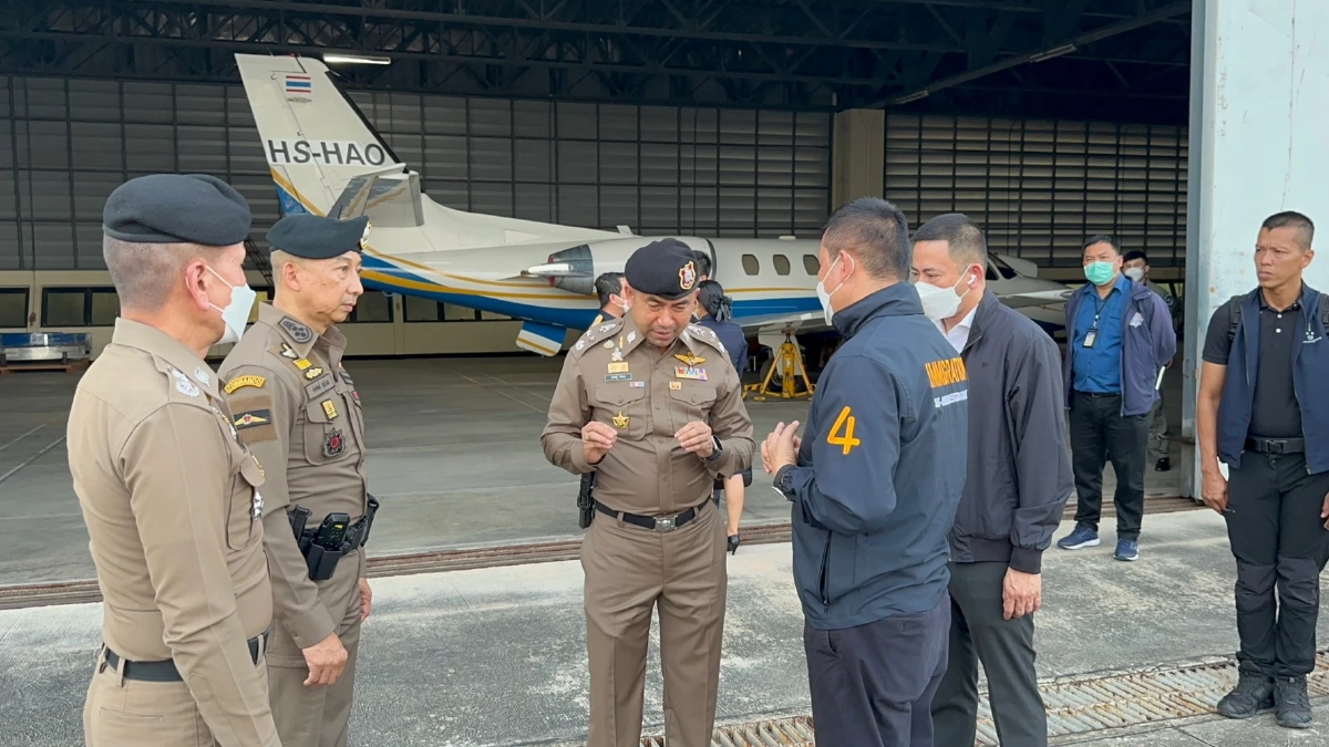 "บิ๊กต่อ" และ "บิ๊กโจ๊ก" ยึดเครื่องบิน "ตู้ห่าว"