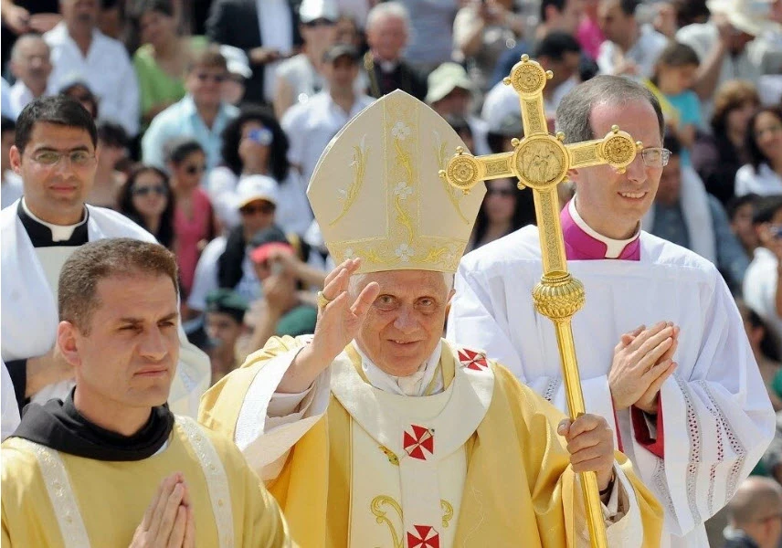 Former Pope Benedict XVI dies