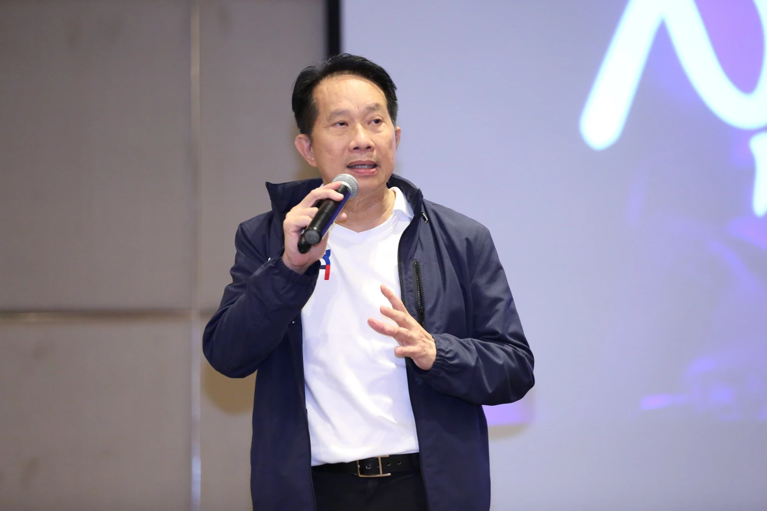 นายสุพันธุ์ มงคลสุธี รองหัวหน้าพรรคและประธานคณะกรรมการยุทธศาสตร์ด้านเศรษฐกิจ