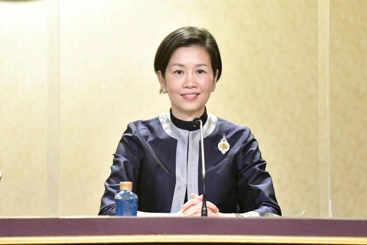 นางสาวรัชดา ธนาดิเรก รองโฆษกประจำสำนักนายกรัฐมนตรี