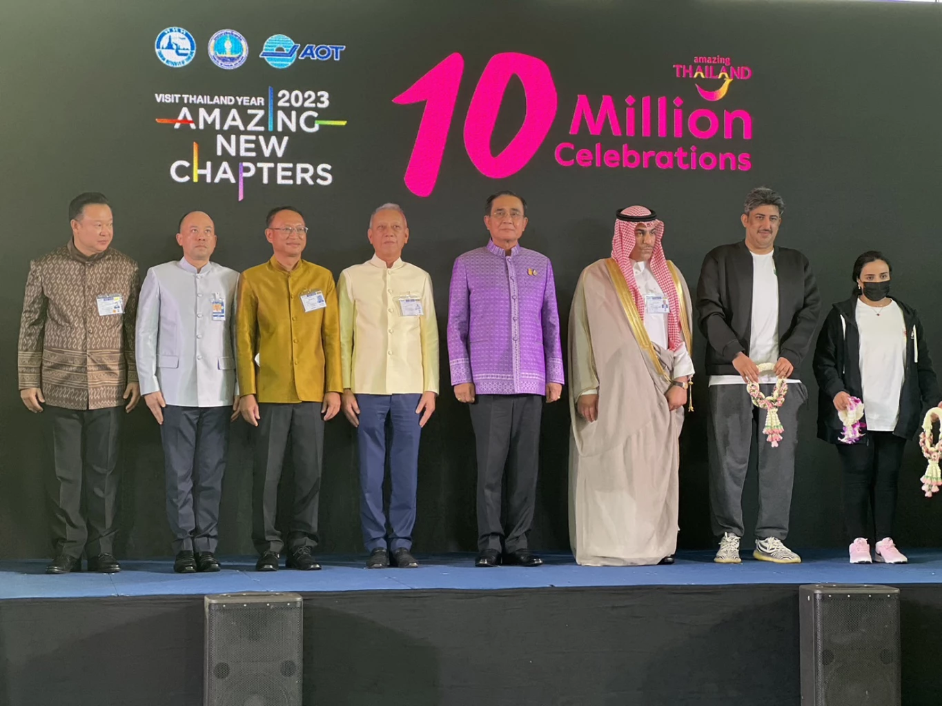 นายกรัฐมนตรีต้อนรับนักท่องเที่ยวเข้าไทยครบ 10 ล้านคน 