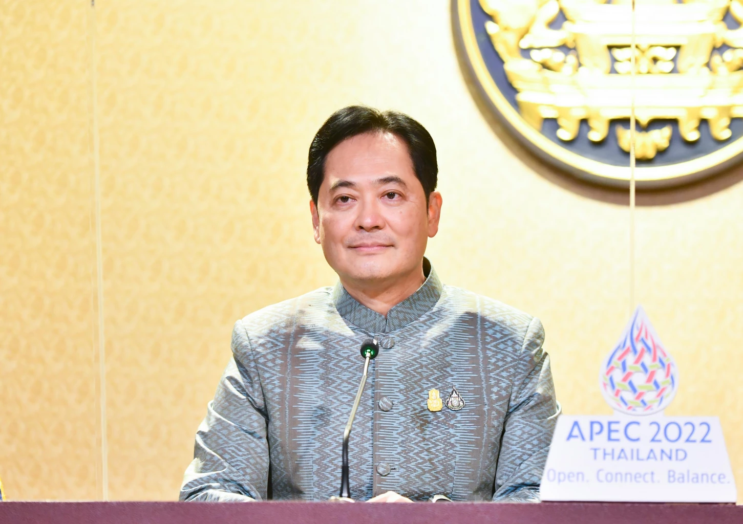 นายอนุชา บูรพชัยศรี รองเลขาธิการนายกรัฐมนตรีฝ่ายการเมือง ปฏิบัติหน้าที่โฆษกประจำสำนักนายกรัฐมนตรี