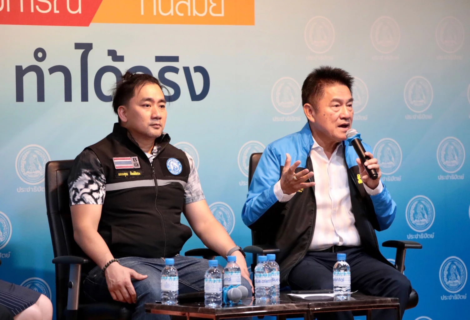 นาย​แทนคุณ​ จิตต์​อิสระ และ พล.ต.ต.วิชัย สังข์ประไพแต้ม 