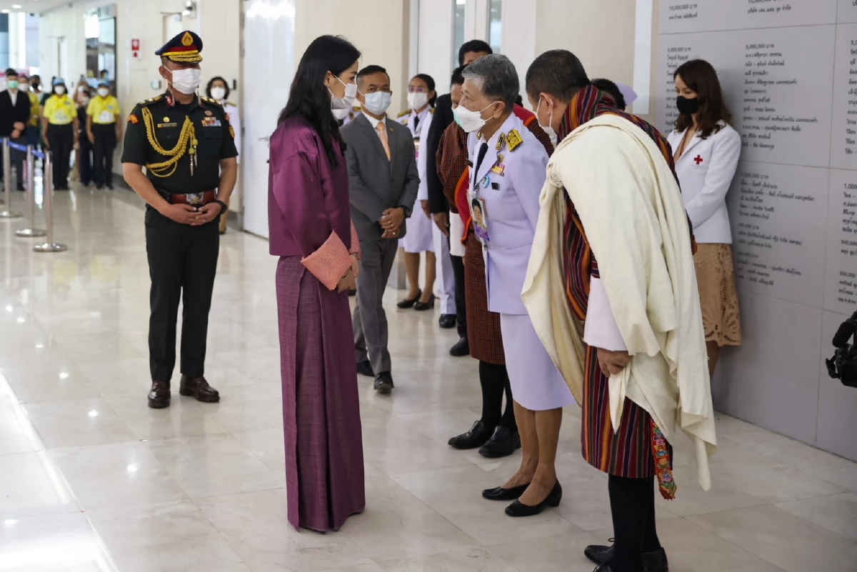 สมเด็จพระราชินีแห่งภูฏาน พระราชทานแจกันดอกไม้เยี่ยม เจ้าฟ้าพัชรกิติยาภาฯ