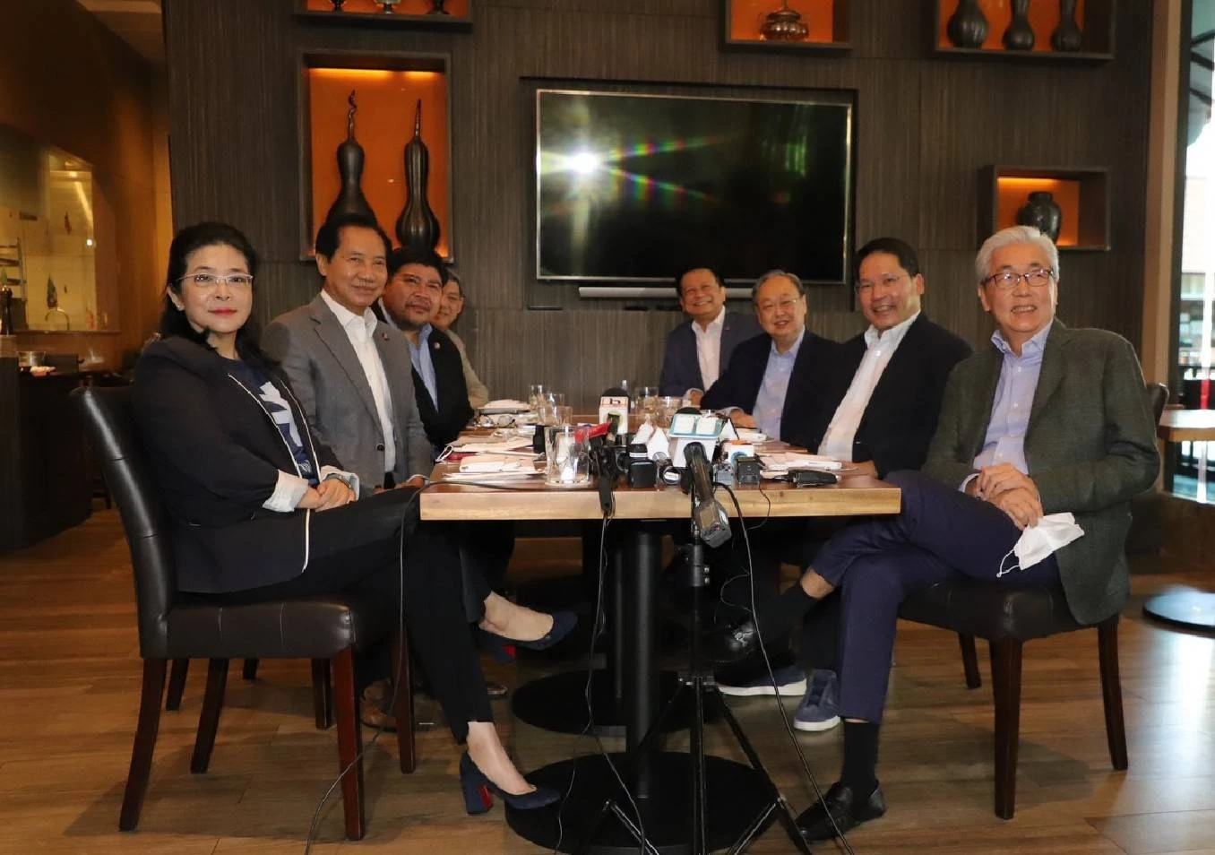 พรรคสร้างอนาคตไทยและพรรคไทยสร้างไทย