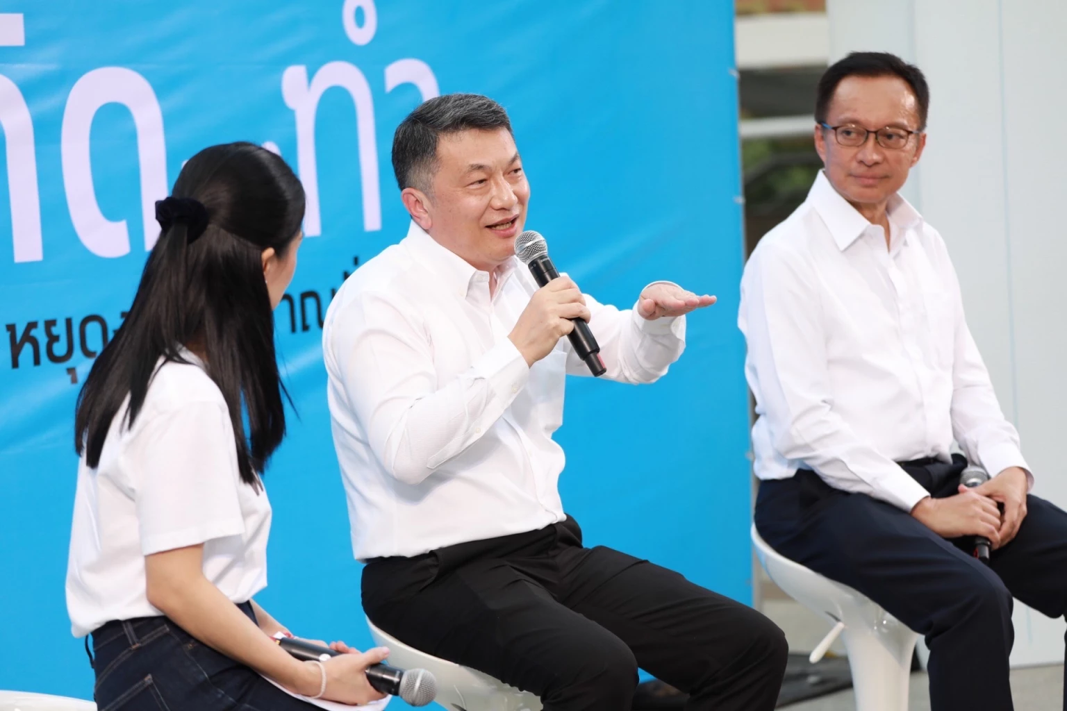 นายสุรพงษ์ เลาหะอัญญา กรรมการผู้อำนวยการใหญ่บีทีเอสซี