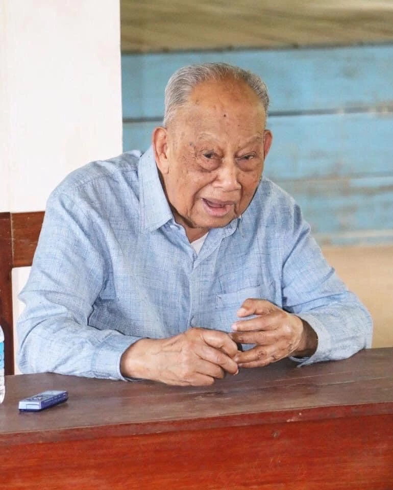  คำไต สีพันดอน สหายอาวุโส บ้านใหญ่จำปาสัก