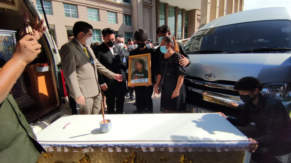 แม่สาว 19 ท้อง 8 ด. "แห่โลงศพ " ร้อง ก.ยุติธรรม ติดใจหมอวินิจฉัยพลาดทำเสียชีวิต