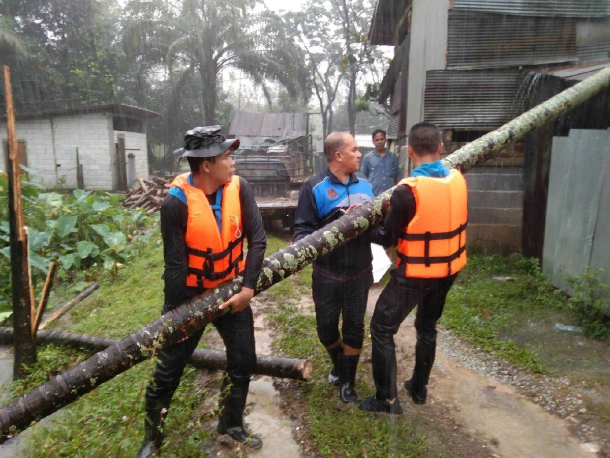 ทหาร กองร้อย ทพ.4511 เข้าช่วยเหลือชาวบ้านที่ได้รับผลกระทบจากฝนตก น้ำท่วม 